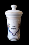 Pote de farmacia em porcelana francesa do século XIX, com as inscricoes UNG : POPUL:  ao centro e nas laterais duas cornucopias com flores, a cornupia é simbolo de prosperidade a ambundancia.