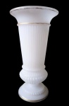 Vaso em opalina Baccarat branco, século XIX, epoca Napoleão III, França cerca de 1870