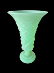 Vaso em opalina Baccarat verde ( tambem é uralina ) França século XIX.