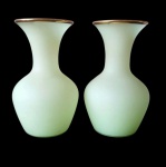 Par de vasos em opalina Baccarat Verde ( tambem são uralinas )