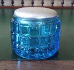 Caixa em vidro  france na com azul, século XIX, tampa em metal