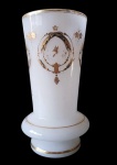 Vaso em opalina fracesa na cor branca, século XIX