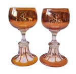 Par de calices Baccarat ambar, monogramados, França século XIX