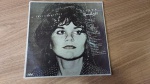 Lp Disco Duplo com assinatura da Cantora Linda Ronstrat "A retrospctive" . Produto original, capa com sinais de uso e manuseio, pode haver desgaste. Disco pode conter poeira e riscos, mesmo que superficiais, podendo ocasionar algum nível de ruído na audição.Itens vendidos no estado que apresentam as fotos, qualquer dúvida por gentileza entrar em contato com nosso Whatsapp (24)992260836 para esclarescimentos até o dia anterior ao pregão!!!