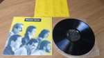 Lp Disco de Vinil Roupa Nova  . Produto original, capa com sinais de uso e manuseio, pode haver desgaste. Disco pode conter poeira e riscos, mesmo que superficiais, podendo ocasionar algum nível de ruído na audição.Itens vendidos no estado que apresentam as fotos, qualquer dúvida por gentileza entrar em contato com nosso Whatsapp (24)992260836 para esclarescimentos até o dia anterior ao pregão!!!