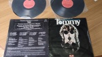 Lp Disco de Vinil "Tommy" Trilha sonora do filme . Produto original, capa descolada ma parte traseira e com sinais de uso e manuseio, pode haver desgaste. Disco pode conter poeira e riscos, mesmo que superficiais, podendo ocasionar algum nível de ruído na audição.Itens vendidos no estado que apresentam as fotos, qualquer dúvida por gentileza entrar em contato com nosso Whatsapp (24)992260836 para esclarescimentos até o dia anterior ao pregão!!!