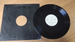Lp Disco de Vinil Single promocional Léo Jaime "O Pobre". Produto original, capa com sinais de uso e manuseio, pode haver desgaste. Disco pode conter poeira e riscos, mesmo que superficiais, podendo ocasionar algum nível de ruído na audição.Itens vendidos no estado que apresentam as fotos, qualquer dúvida por gentileza entrar em contato com nosso Whatsapp (24)992260836 para esclarescimentos até o dia anterior ao pregão!!!