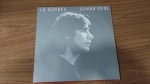 Lp Disco de Vinil Lô Borges "Sonho Real". Produto original, capa com sinais de uso e manuseio, pode haver desgaste. Disco pode conter poeira e riscos, mesmo que superficiais, podendo ocasionar algum nível de ruído na audição.Itens vendidos no estado que apresentam as fotos, qualquer dúvida por gentileza entrar em contato com nosso Whatsapp (24)992260836 para esclarescimentos até o dia anterior ao pregão!!!