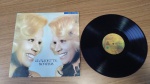 Lp Disco de Vinil Claudete Soares. Produto original, capa com sinais de uso e manuseio, pode haver desgaste. Disco pode conter poeira e riscos, mesmo que superficiais, podendo ocasionar algum nível de ruído na audição.Itens vendidos no estado que apresentam as fotos, qualquer dúvida por gentileza entrar em contato com nosso Whatsapp (24)992260836 para esclarescimentos até o dia anterior ao pregão!!!