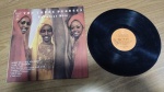 Lp Disco de Vinil The Three Degrees "Greatest Hits". Produto original, capa com sinais de uso e manuseio, pode haver desgaste. Disco pode conter poeira e riscos, mesmo que superficiais, podendo ocasionar algum nível de ruído na audição.Itens vendidos no estado que apresentam as fotos, qualquer dúvida por gentileza entrar em contato com nosso Whatsapp (24)992260836 para esclarescimentos até o dia anterior ao pregão!!!