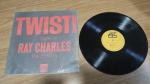 Lp Disco de Vinil "Twist" com Ray Charles em pessoa. Produto original, capa com sinais de uso,mofo e manuseio, pode haver desgaste. Disco pode conter poeira e riscos, mesmo que superficiais, podendo ocasionar algum nível de ruído na audição.Itens vendidos no estado que apresentam as fotos, qualquer dúvida por gentileza entrar em contato com nosso Whatsapp (24)992260836 para esclarescimentos até o dia anterior ao pregão!!!