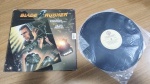 Lote com Lp Vinil "Blade Runner", capa com sinais de uso e manuseio, pode haver desgaste. Disco pode conter poeira e riscos, mesmo que superficiais, podendo ocasionar algum nível de ruído na audição.Itens vendidos no estado que apresentam as fotos, qualquer dúvida por gentileza entrar em contato com nosso Whatsapp (24)992260836 para esclarescimentos até o dia anterior ao pregão!!!