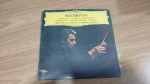 Lote com Lp Vinil Duplo "Beethoven - Orquestra Filamôrnica de Berlim", capa com sinais de uso e manuseio, pode haver desgaste. Disco pode conter poeira e riscos, mesmo que superficiais, podendo ocasionar algum nível de ruído na audição.Itens vendidos no estado que apresentam as fotos, qualquer dúvida por gentileza entrar em contato com nosso Whatsapp (24)992260836 para esclarescimentos até o dia anterior ao pregão!!!