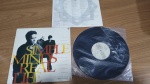 Lote com Lp Vinil Simple Mind "Real Life", capa com sinais de uso e manuseio, pode haver desgaste. Disco pode conter poeira e riscos, mesmo que superficiais, podendo ocasionar algum nível de ruído na audição.Itens vendidos no estado que apresentam as fotos, qualquer dúvida por gentileza entrar em contato com nosso Whatsapp (24)992260836 para esclarescimentos até o dia anterior ao pregão!!!