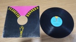 Lote com Lp Vinil Vendetta Records "Seduction", capa com mofo, sinais de uso e manuseio, pode haver desgaste. Disco pode conter poeira e riscos, mesmo que superficiais, podendo ocasionar algum nível de ruído na audição.Itens vendidos no estado que apresentam as fotos, qualquer dúvida por gentileza entrar em contato com nosso Whatsapp (24)992260836 para esclarescimentos até o dia anterior ao pregão