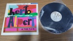 Lote com Lp Vinil Herb Alpert "Coney Island" trilha sonora do filme, capa descolando,sinais de uso e manuseio, pode haver desgaste. Disco pode conter poeira e riscos, mesmo que superficiais, podendo ocasionar algum nível de ruído na audição.Itens vendidos no estado que apresentam as fotos, qualquer dúvida por gentileza entrar em contato com nosso Whatsapp (24)992260836 para esclarescimentos até o dia anterior ao pregão