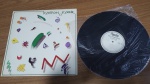Lote com Lp Single Kleiton e Kledir "Beijoqueiro" Promocional ,capa com sinais de uso e manuseio, pode haver desgaste. Disco pode conter poeira e riscos, mesmo que superficiais, podendo ocasionar algum nível de ruído na audição.Itens vendidos no estado que apresentam as fotos, qualquer dúvida por gentileza entrar em contato com nosso Whatsapp (24)992260836 para esclarescimentos até o dia anterior ao pregão