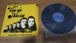 Lote com Lp Trilha Sonora novela "Véu de noiva" ,capa com sinais de uso e manuseio, pode haver desgaste. Disco pode conter poeira e riscos, mesmo que superficiais, podendo ocasionar algum nível de ruído na audição.Itens vendidos no estado que apresentam as fotos, qualquer dúvida por gentileza entrar em contato com nosso Whatsapp (24)992260836 para esclarescimentos até o dia anterior ao pregão