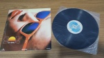 Lote com Lp Trilha Sonora novela "Sol de verão" ,capa com sinais de uso e manuseio, pode haver desgaste. Disco pode conter poeira e riscos, mesmo que superficiais, podendo ocasionar algum nível de ruído na audição.Itens vendidos no estado que apresentam as fotos, qualquer dúvida por gentileza entrar em contato com nosso Whatsapp (24)992260836 para esclarescimentos até o dia anterior ao pregão