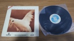 Lote com Lp Trilha Sonora novela "Os Gigantes" ,capa com sinais de uso e manuseio, pode haver desgaste. Disco pode conter poeira e riscos, mesmo que superficiais, podendo ocasionar algum nível de ruído na audição.Itens vendidos no estado que apresentam as fotos, qualquer dúvida por gentileza entrar em contato com nosso Whatsapp (24)992260836 para esclarescimentos até o dia anterior ao pregão