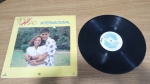 Lote com Lp Trilha Sonora novela "Hipertensão" ,capa descolada,com sinais de uso e manuseio, pode haver desgaste. Disco pode conter poeira e riscos, mesmo que superficiais, podendo ocasionar algum nível de ruído na audição.Itens vendidos no estado que apresentam as fotos, qualquer dúvida por gentileza entrar em contato com nosso Whatsapp (24)992260836 para esclarescimentos até o dia anterior ao pregão