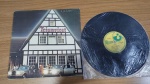 Lote com Lp disco de Vinil Triumvirat " A la carte" capa com sinais de uso e manuseio, pode haver desgaste ou mofo. Disco pode conter poeira e riscos, mesmo que superficiais, podendo ocasionar algum nível de ruído na audição.Itens vendidos no estado que apresentam as fotos, qualquer dúvida por gentileza entrar em contato com nosso Whatsapp (24)992260836 para esclarescimentos até o dia anterior ao pregão