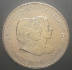 FALKLANDS - RAINHA - 50 PENCE - 1981 - 38 mm