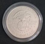 Estojo Estados Unidos com Moeda 1 Dólar 1991 D - ( Inicio de Pátina ) Comemorativa 50º aniversário das Organizações de Serviços Unidos - Prata (.900) - 26,73 g - 38,1 mm - Km 232 - Com Certificado.