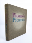 PICASSO'S PICASSO'S  - POR DAVID DOUGLAS DUNCAN - UM DOS AMIGOS MAIS PRÓXIMOS DE PICASSO.  PRIMIER AEDIÇÃO DE 1961. EX COLEÇÃO DR. ANTONIO BERNARDES DE OLIVEIRA COM NOTA FISCAL DE COMPRA DATADA DE 1962.  EDITORA HARPER & BROTHERS  DE NOVA YORK.  UM MARCO BIBLIOGRÁFICO SOBRE A OBRA DO ARTISTA..  BELISSIMA CAPA DE TECIDO CRU TEXTURIZADO.  DUNCAN  FOI A UNICA PESSOA NO MUNDO AUTORIZADA PELO PRÓPRIO ARTISTA A FOTOGRAFAR DE FORMA SISTEMÁTICA A SUA COLEÇÃO PARTICULAR SECRETA. AS PINTURAS QUE O PRÓPRIO PICASSO CRIOU MAS SE RECUSOU A VENDER AO LONGO DE SUA CARREIRA E AS CONSERVOU AO LONGO DA VIDA.  MANTENDO=-AS GUARDADAS EM SUA VILA  (LA CALIFORNIE) NO SUL DA FRANÇA. O MIOLO DESTE LIVRO É FAMOSO POR CONTER MAIS DE 100 PRANCHAS COLORIDAS COLADAS MANUALMENTE.(TIPPED IN PLATES) aLÉM DE UM CATÃLOGO EM PRETO E BRANCO COM MAIS DE 500 TRABALHOS NO FINAL DA OBRA. 31 X 26 CM