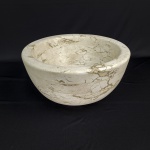 ESPESSO BOWL ESCULPIDO  EM MÁRMORE TRAVERTINO POLIDO. SEC XX. 30 X 14 CM