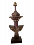 Antiga peanha de igreja em madeira com restos de policromia de época, peça torneada , mede 40 cm
