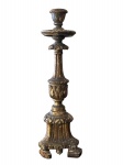 Antigo candelábro de igreja em madeira com restos de policromia dourada, mede 38 cm