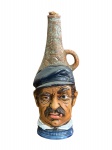 Antiga garrafa Italiana , com escultura de antigo marinheiro , linda peça decorativa , com rolha, bebida dentro , mede 32 cm