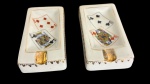 Par de antigos cinzeiros em porcelana Real  pintados com naipes de carta de baralho, mede 11x6 cm