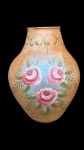 Antigo e lindo vaso de barro com pintura de flores e arabescos, mede 45x35 cm largura