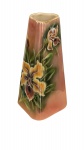 Antigo e  diferente ,  vaso sextavado,  europeu , art nuveau , em porcelana com pinturas de flores, nos tons rosa, verde e amarelo , mede 30x14x14 cm