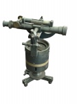 Antigo teodolito , é um instrumento óptico de precisão utilizado para medir ângulos horizontais e verticais, peça em ferro, original , perfeito estado, mede 24 cm