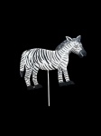 Escultura de jardim em placa de alumínio , representando zebra , haste em ferro para enterrar no jardim  mede