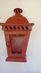 Linda luminária de parede em chapa de ferro com policromia coral, porta de abrir e fechar, nunca usada, não tem vidros, mede: 30 x 20 px 56 alt