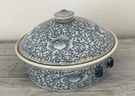 Antiga panela usada para arroz em porcelana oriental , azul e branca, com duas alças e tampa, mede 30x16 cm altura