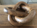 Grande escultura , elos , em madeira jacarandá , uma única peça transada, mede 45x40x18 cm de altura