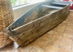 Antigo e grande barco de pescador , peça decorativa, com dois bancos, pátina azul de época, mede 4 metros x 90x45 cm altura