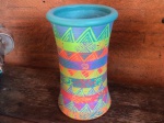 VASO DECORATIVO EM CERAMICA, PINTADO A MÃO, MEDE 18X28 CM DE ALTURA