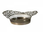 Antiga cesta europeia espessurada a prata , peça delicada com lindo trabalho de pequenas esculturas de rostos femininos nos cantos, bordas  arredondadas, mede 30x20x11 cm altura 