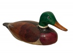 Linda escultura em papel marché representando pato , pintura vitrificada, mede 40x18x16 cm altura