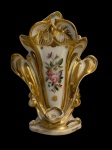 Antigo vaso de porcelana , velho paris , com pintura de flores e detalhes em dourado, ouro mate, mede 20x16 cm largura