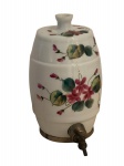 Antiga peça francesa em opalina branca com desenho de flores no tom rosa , barrica com uma torneira, peça decorativa, mede 20x16 cm largura