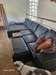 Sofá 5 lugares corino marítimo 4 lugares - Mede:  3,60 m - com puff  Bem conservado   - a agendar a retirada na casa do cliente