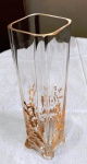 Antigo vaso  com decoração floral em ouro . Mede 29 cm