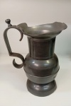 Antigo Jarro de água em estanho com alça , proveniente de  São João Del Rey- MG - Borda amassada - Mede: 29 cm - No estado 